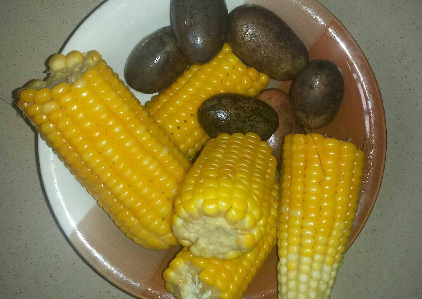 Boiled maize and pear