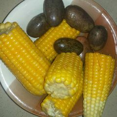 A picture of Boiled maize and pear.