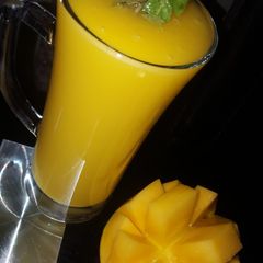 A picture of Mango and pineapple drinks.