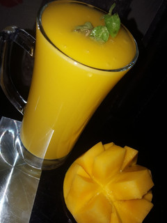 A picture of Mango and pineapple drinks.