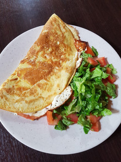 Una foto de Omelette con ensalada