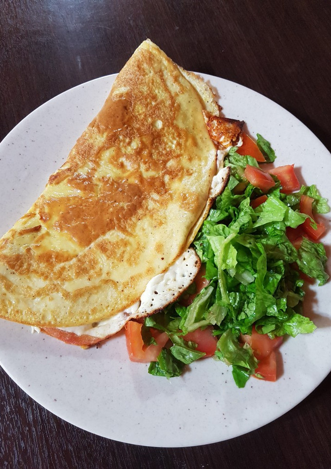 Una foto de Omelette con ensalada