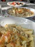 Macarrones con salsa 4 quesos (y, si quieres, atún)