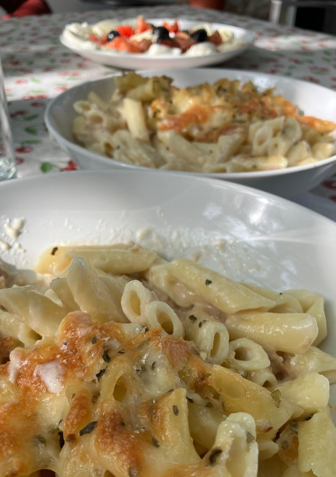 Una foto de Macarrones con salsa 4 quesos (y, si quieres, atún)