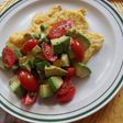 Huevo con aguacate y tomates uva
