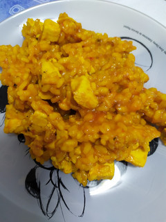 Una foto de Paella con pechuga de pollo