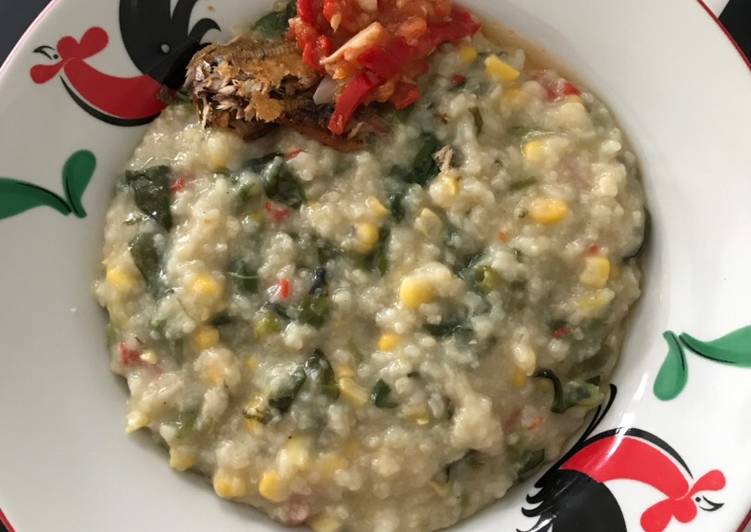 Cara Gampang Menyiapkan Bubur Manado dan Ikan Asin dan Sambal Tomat, Enak Banget