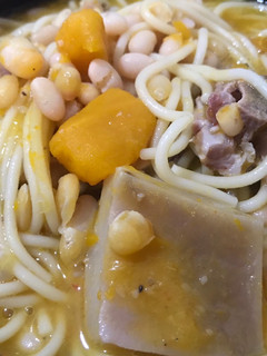 Una foto de Porotos con riendas 😉