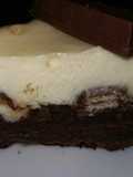 Brownie-cheesecake con kit-kat