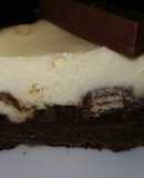 Brownie-cheesecake con kit-kat