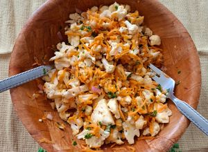 Una foto de Ensalada de coliflor con zanahoria