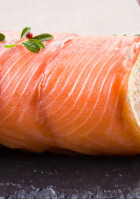 Una foto de Brazo de gitano de gambas 🦐 y salmón 🍣 marinado