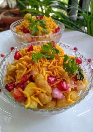 A picture of Pasta chaat.
