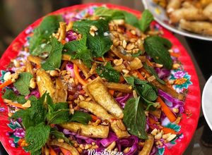 Hình của món Gỏi Bắp Cải Tím Dầu Giấm Chay.