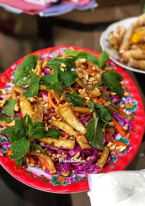Hình của món Gỏi Bắp Cải Tím Dầu Giấm Chay.