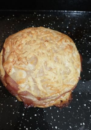 Una foto de Lasagna express de jamón y queso con tapas de empanadas