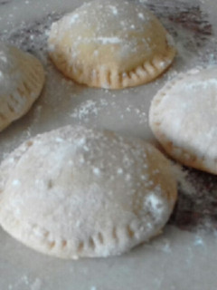 Una foto de Sorrentinos de espinaca, muzzarella y jamón