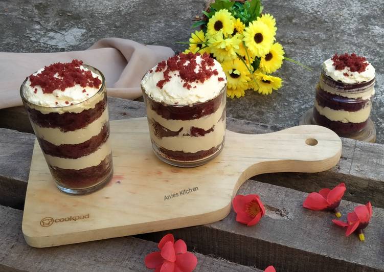 Red Velvet Cake In Jar