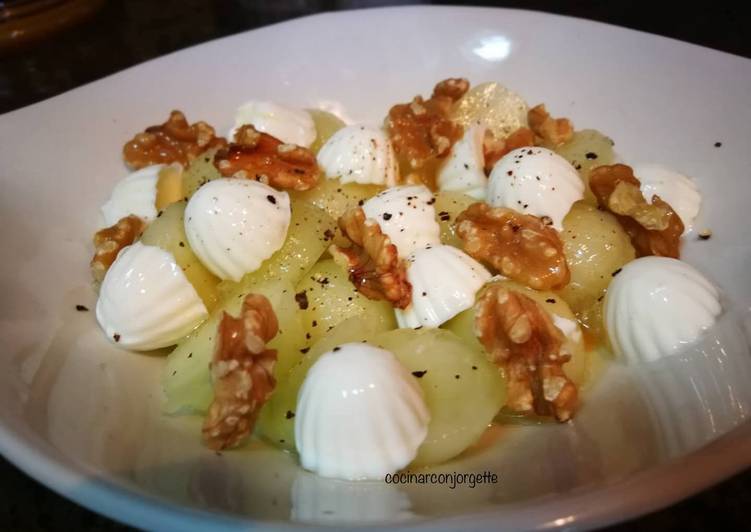 Melón con mozzarella y nueces