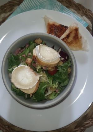 Une photo de Salade chèvre chaud et brick chèvre miel