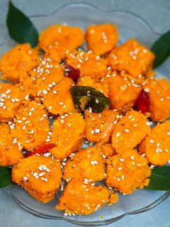 દુધી ના મુઠીયા(dudhi na muthiya recipe in gujarati) રેસીપી મુખ્ય ફોટો