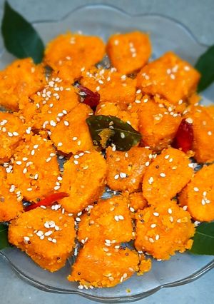 દુધી ના મુઠીયા(dudhi na muthiya recipe in gujarati) રેસીપી મુખ્ય ફોટો