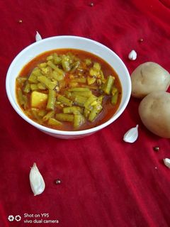 ગુવાર બટાકા નુ શાક (Guvar Bataka Shak Recipe In Gujarati) રેસીપી મુખ્ય ફોટો