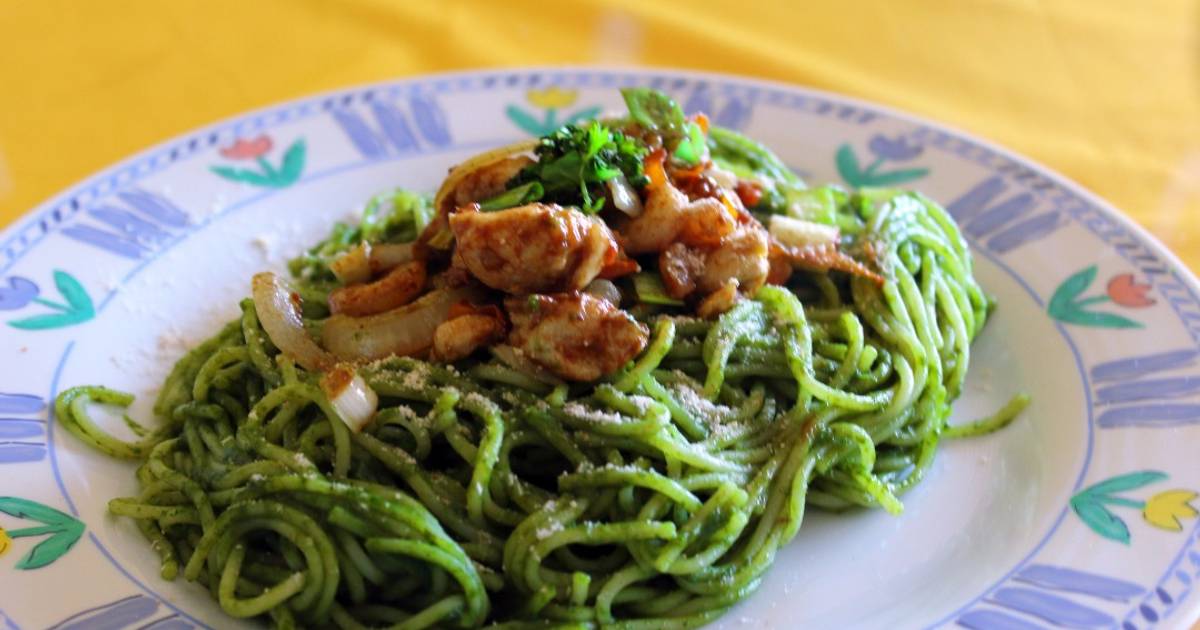Spaghetti verde con pollo salteado Receta de Guillermo Torrejon Nava