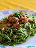 Spaghetti verde con pollo salteado