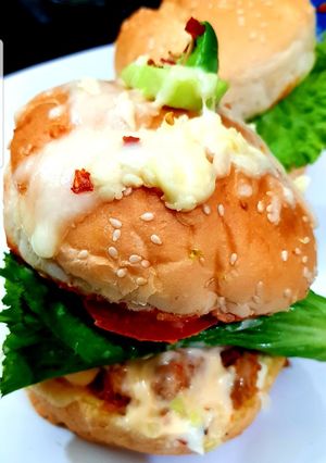 A picture of Pizza Burgers.