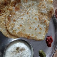 A picture of Mughlai paneer Parantha.