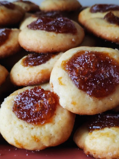 Una foto de Pepas de membrillo borrachitas