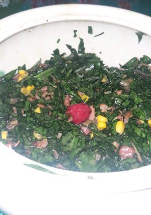 Una foto de Ensalada de espinacas con tocino a la voladora