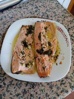 Una foto de Filetes de trucha al ajillo