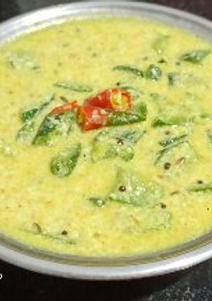 A picture of Sponge guard curry/ raita.