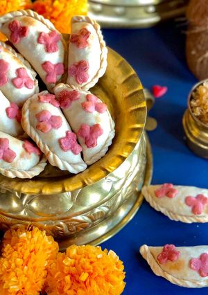 A picture of Baked Gujiya.