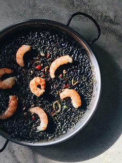 Una foto de Arroz negro con calamares