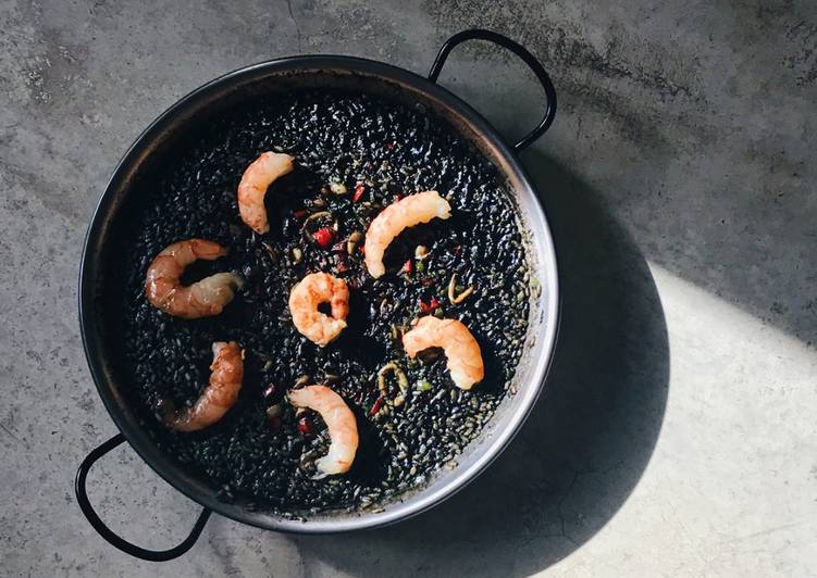 Arroz negro con calamares