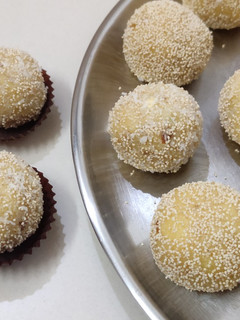 A picture of Instant Coconut Ladoo !!.