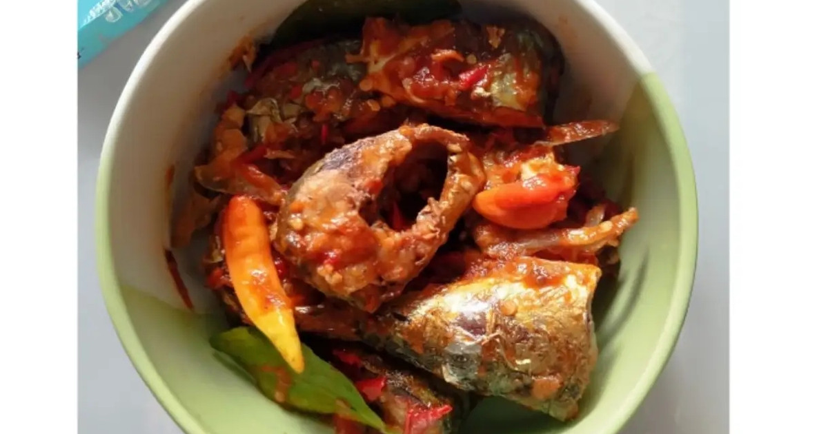 Resep Ikan Salem Bumbu Merah Paling Praktis dan Simple
