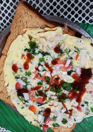 अल्टिमेट ब्रेड ऑम्लेट (ultimate bread omlette recipe in marathi) रेसिपी चे मुख्य फोटो
