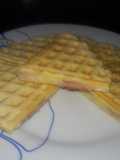 Waffles rellenos de jamón y queso