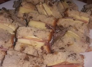 Una foto de Sandwiches de pan de nuez