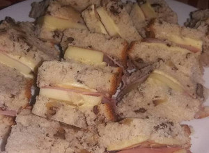 Una foto de Sandwiches de pan de nuez