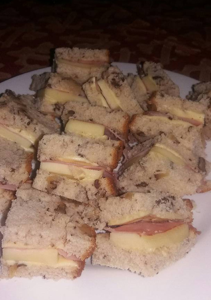 Una foto de Sandwiches de pan de nuez