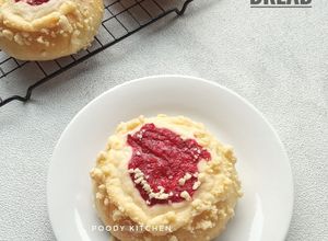 Foto resep Strawberry Cream Cheese Crumble Bread