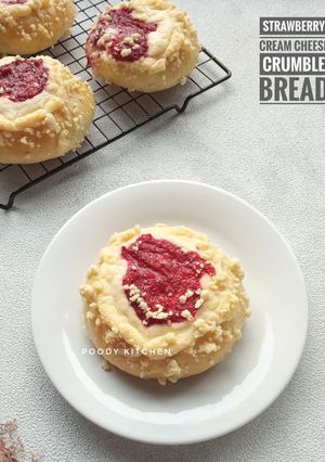 Foto resep Strawberry Cream Cheese Crumble Bread