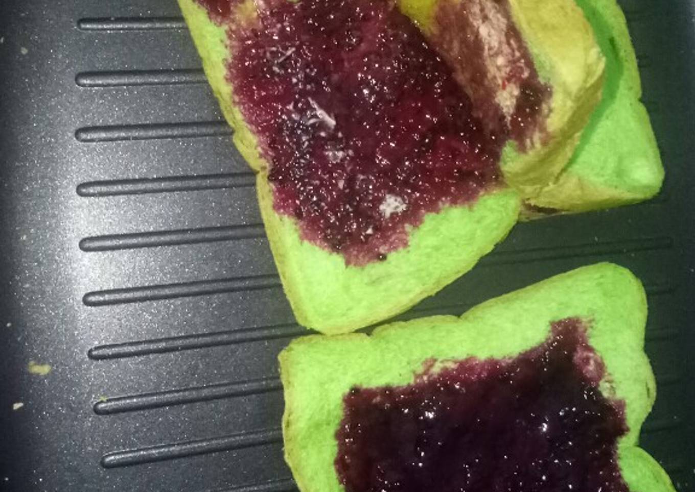 Roti panggang selai buah naga