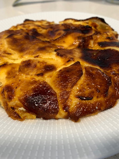 Una foto de Pastel de manzana light sin harina en airfryer