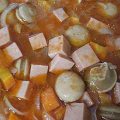 A picture of Sop merah.